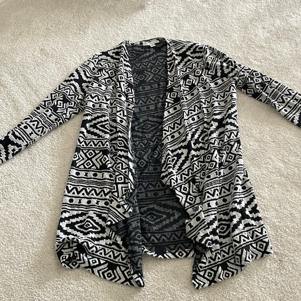 White and black patterned cardigan